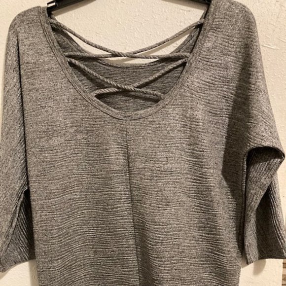 Gray Poof top - Picture 2 of 4